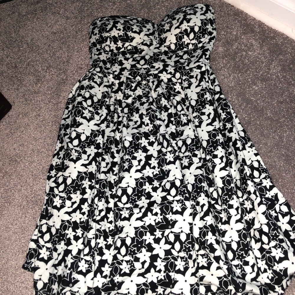 Black and white floral dress XS